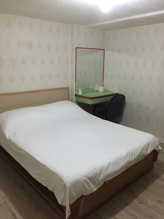 טאיפיי Chia Rong Hostel מראה חיצוני תמונה